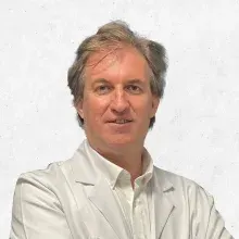 Prof. Dr. Fevzi Şentürk — Göz Hastalıkları, İstanbul. Portre fotoğrafı.