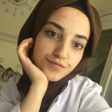 Dyt. Özge Nur Topaloğlu — Diyetisyen, Kayseri. Portre fotoğrafı.