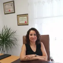 Uzm. Dr. Gözde Ciğerli Özkarakoyuncu — Psikiyatri, Adana. Portre fotoğrafı.