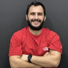 Dt. Yunus Emre Yüce — Diş Hekimi, Ankara. Portre fotoğrafı.