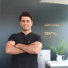 Dt. Fatih Karadayı — Diş Hekimi, Bayraklı, İzmir. Portre fotoğrafı.