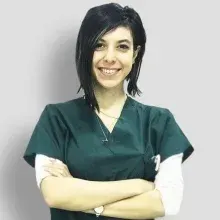 Uzm. Dt. Pelin Atalay — Diş Hekimi, Niğde. Portre fotoğrafı.