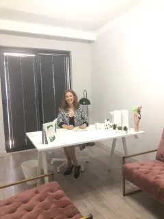 Dkt. Emel Gürler profilinde yer alan galeri fotoğrafı.