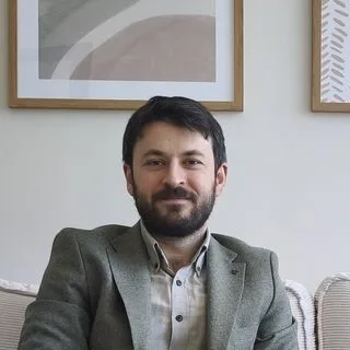 Dr. Abdullah Akgün — Trabzon. Portre fotoğrafı.
