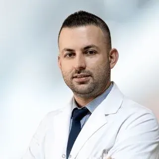 Op. Dr. Mert Hakan Şimşek — Göz Hastalıkları, İstanbul. Portre fotoğrafı.