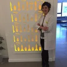 Dr. Dt. Özge Aktaş Özçıkrıkcı — Ankara. Portre fotoğrafı.