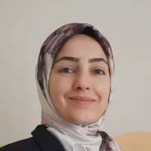 Dyt. Burcu Karaderi — Diyetisyen, İstanbul. Portre fotoğrafı.
