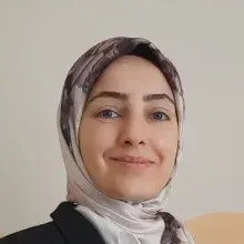 Dyt. Burcu Karaderi — Diyetisyen, İstanbul. Portre fotoğrafı.