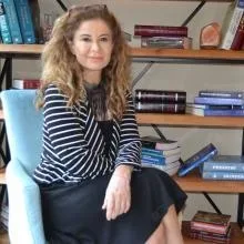 Uzm. Dr. Bengi Bahar Demirbağ — Nöroloji, İstanbul. Portre fotoğrafı.