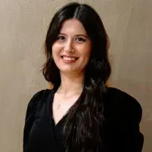 Kl. Psk. Ayşenur Yorulmaz — Psikoloji, İstanbul. Portre fotoğrafı.
