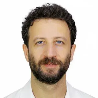 Dr. Kerem Al — İzmir. Portre fotoğrafı.