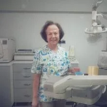 Dt. Cahide Arpacık — Diş Hekimi, Denizli. Portre fotoğrafı.