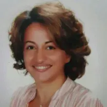 Dr. Zeynep Candan Pehlivanoğlu — Tıbbi Patoloji, İstanbul. Portre fotoğrafı.