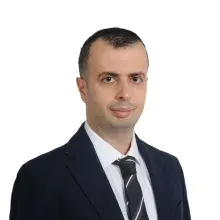 Prof. Dr. Ali Güven Kılıçoğlu — Çocuk ve Ergen Psikiyatrisi, İstanbul. Portre fotoğrafı.