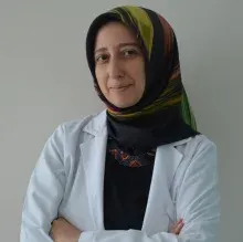 Uzm. Dr. Ayşe İlknur Çelik — Kadın Hastalıkları Ve Doğum, İstanbul. Portre fotoğrafı.