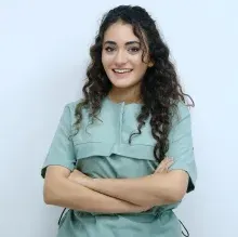 Dt. Sinem Tonca — Diş Hekimi, Adana. Portre fotoğrafı.