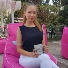 Dyt. Nura Arabacıoğlu — Diyetisyen, Tekirdağ. Portre fotoğrafı.