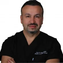 Prof. Dr. Harun Çöloğlu — Plastik Rekonstrüktif Ve Estetik Cerrahi, İstanbul. Portre fotoğrafı.