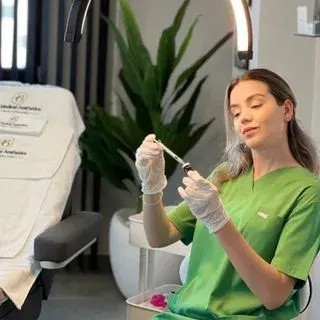 Dr. Birgül Topçuoğlu — Pratisyen, Bursa. Portre fotoğrafı.