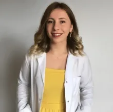 Dkt. Nergis Denizci — Dil ve Konuşma Terapisi. Portre fotoğrafı.