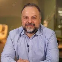 Prof. Dr. Özgür Öner — Çocuk ve Ergen Psikiyatrisi, İstanbul. Portre fotoğrafı.