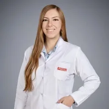 Dt. Yasemin Has — Diş Hekimi, İstanbul. Portre fotoğrafı.
