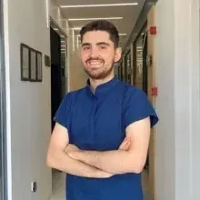 Dt. Oğuz Mert Gönüldaş — Diş Hekimi, Çanakkale. Portre fotoğrafı.