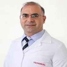 Doç. Dr. Mehmet Akdağ — Kulak Burun Boğaz, Diyarbakır. Portre fotoğrafı.