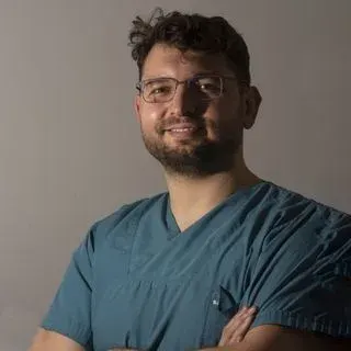 Dr. Dt. Cem Taşkın — Van. Portre fotoğrafı.