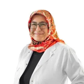 Uzm. Dr. Ferhan Yılmaz — İç Hastalıkları, Denizli. Portre fotoğrafı.