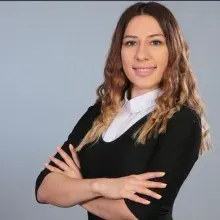 Psk. Aziza Madalimova — Psikoloji, İstanbul. Portre fotoğrafı.
