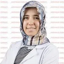 Uzm. Dyt. Ayşe Merve Sarı — Diyetisyen, İstanbul. Portre fotoğrafı.