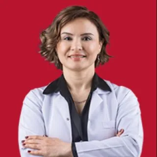 Uzm. Dr. Hülya Okçu — Dermatoloji, Denizli. Portre fotoğrafı.
