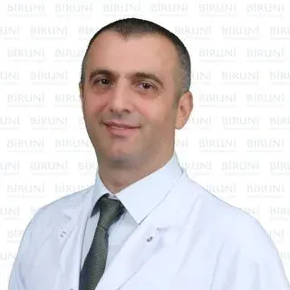 Dr. Öğr. Üyesi Fikret Başkan — Beyin Ve Sinir Cerrahisi, Küçükçekmece, İstanbul. Portre fotoğrafı.