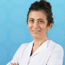 Dr. Öğr. Üyesi Elvan Dolanmaz — Ortodonti, İstanbul. Portre fotoğrafı.