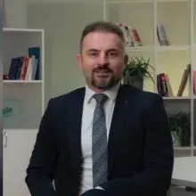 Doç. Dr. Ramazan Acar — Tıbbi Onkoloji, Ankara. Portre fotoğrafı.