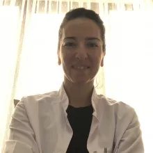 Uzm. Dr. Eylem Yaşa — Fiziksel Tıp Ve Rehabilitasyon, Karabağlar, İzmir. Portre fotoğrafı.