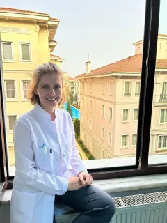 Dt. Zeynep Seda Bayülgen profilinde yer alan galeri fotoğrafı.