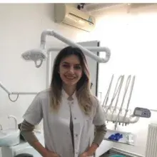 Dt. Beyza Hacıgençağaoğlu — Diş Hekimi, Çankaya, Ankara. Portre fotoğrafı.