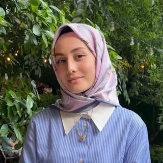 Psk. Dan. Betül Komut — Psikolojik Danışma ve Rehberlik. Portre fotoğrafı.
