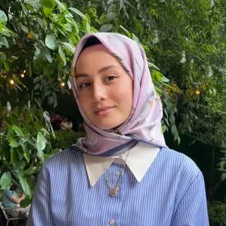 Psk. Dan. Betül Komut — Psikolojik Danışma ve Rehberlik. Portre fotoğrafı.