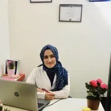 Dyt. Yasemin Erenoğlu — Diyetisyen, İstanbul. Portre fotoğrafı.