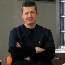 Dt. Hamdi Özdemir — Diş Hekimi, Denizli. Portre fotoğrafı.