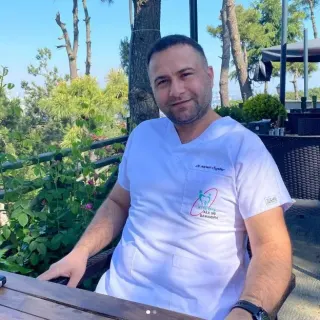 Dt. Kerem Özgüler profilinde yer alan galeri fotoğrafı.