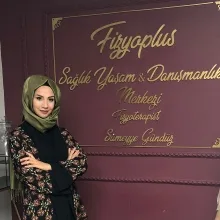 Fzt. Sümeyye Gündüz — Fizyoterapi Ve Rehabilitasyon, Kütahya. Portre fotoğrafı.