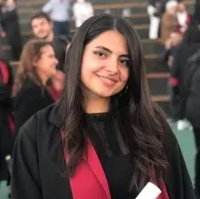 Psk. Gül Ulaş — Psikoloji, İstanbul. Portre fotoğrafı.