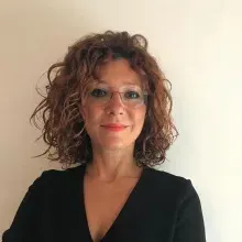 Kl. Psk. Yelda Dönmez Anıl — Psikoloji. Portre fotoğrafı.