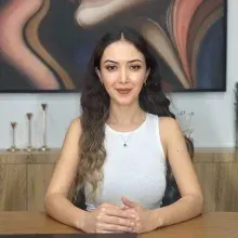 Op. Dr. Gizem Türk — Plastik Rekonstrüktif Ve Estetik Cerrahi, Mersin. Portre fotoğrafı.