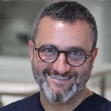 Dr. Öğr. Üyesi Salih Cüneyt Aydemir — Göğüs Cerrahisi, İstanbul. Portre fotoğrafı.
