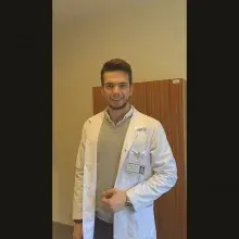 Dkt. Mehmet Okan Acar — Dil ve Konuşma Terapisi, Denizli. Portre fotoğrafı.